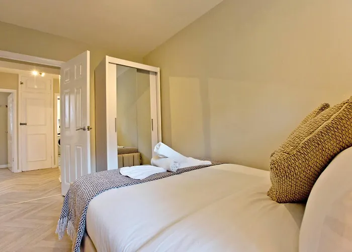 Imperial Leinster Garden Apartment